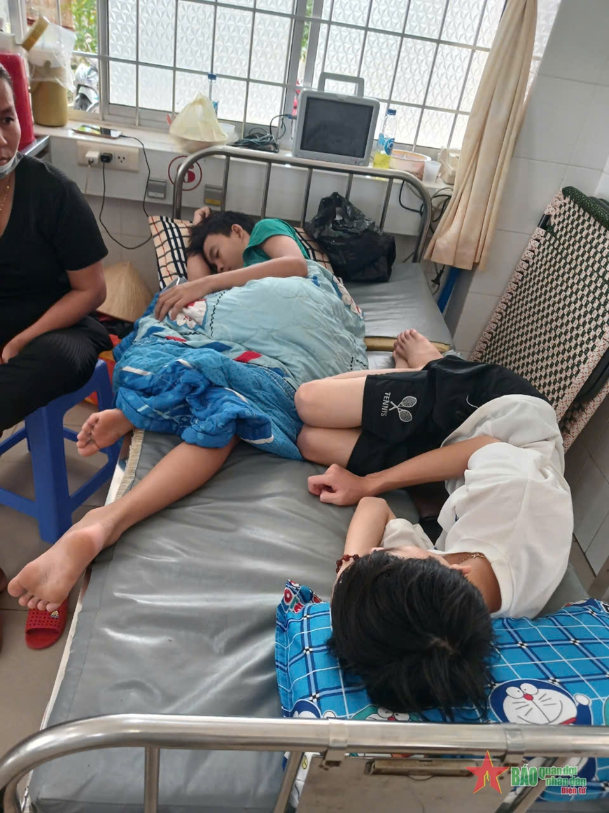 Kiên Giang: 12 học sinh huyện đảo Kiên Hải nhập viện nghi bị ngộ độc thực phẩm