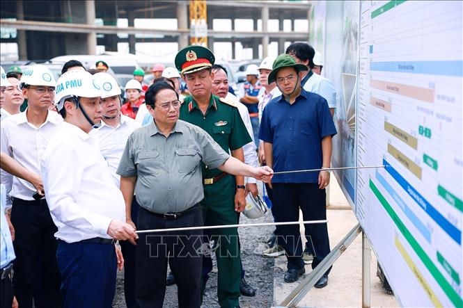 vna_potal_thu_tuong_kiem_tra_tien_do_du_an_cang_hang_khong_quoc_te_long_thanh_stand%201.jpg