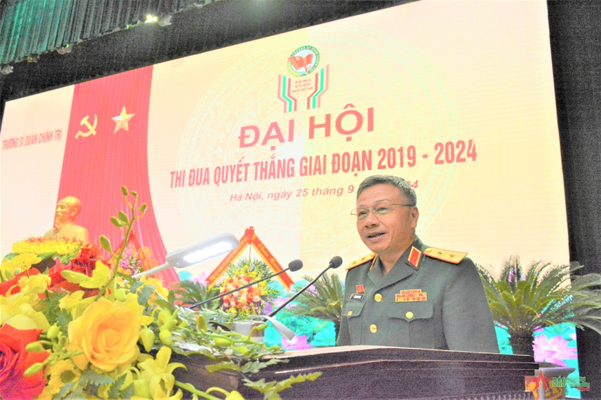 Trung tướng Lê Quang Minh phát biểu chỉ đạo tại đại hội. 