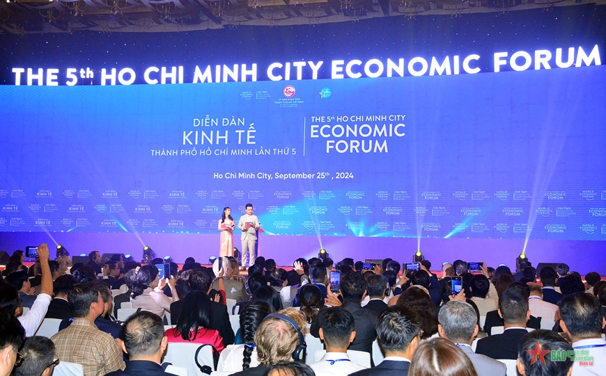 Thủ tướng Phạm Minh Chính dự phiên toàn thể Diễn đàn Kinh tế TP Hồ Chí Minh năm 2024