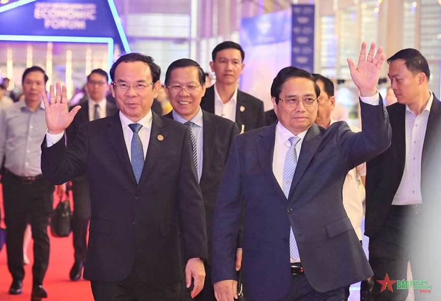 Thủ tướng Phạm Minh Chính chủ trì đối thoại chính sách về chuyển đổi công nghiệp