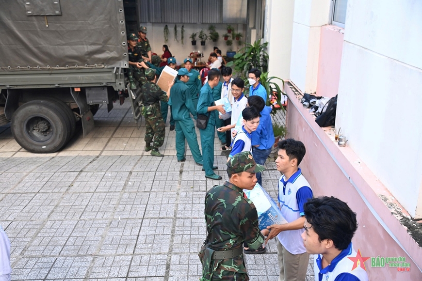 Cần Thơ: Tiếp tục vận chuyển hàng hóa ủng hộ đồng bào bị thiệt hại do bão số 3
