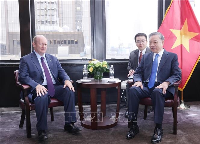Tổng Bí thư, Chủ tịch nước Tô Lâm gặp Thượng nghị sĩ Chris Coons nhân dịp dự Đại hội đồng Liên hợp quốc Khóa 79