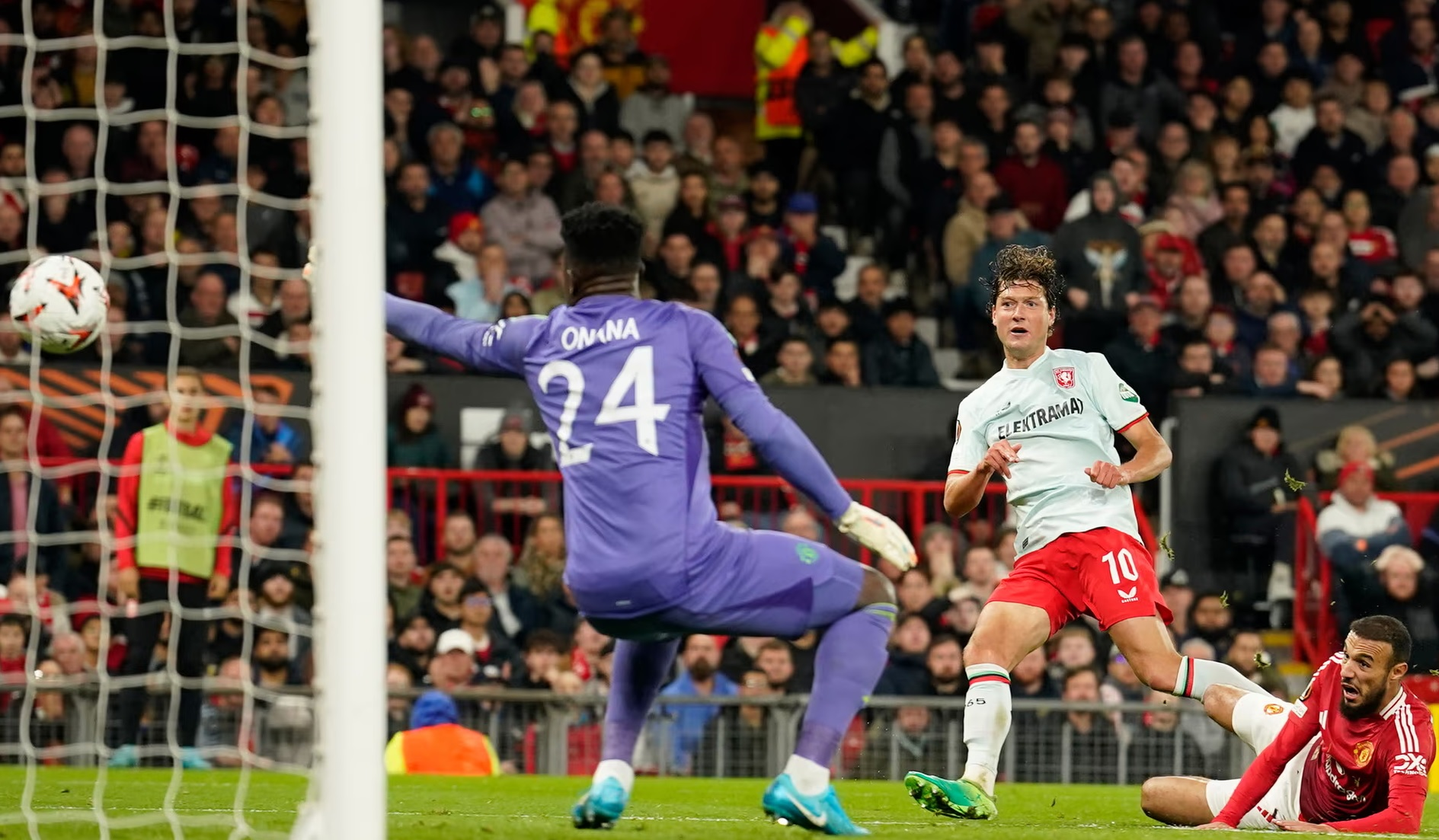 Tin thể thao (26-9): MU gây thất vọng ở Europa League, Barcelona tiếp mạch toàn thắng