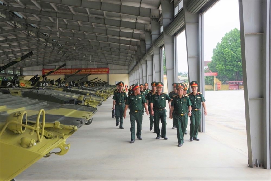 Đoàn công tác Tổng cục Kỹ thuật kiểm tra công tác bảo đảm kỹ thuật xe máy, xe tăng thiết giáp tại Trung đoàn 102 (Sư đoàn Bộ binh cơ giới 308). 