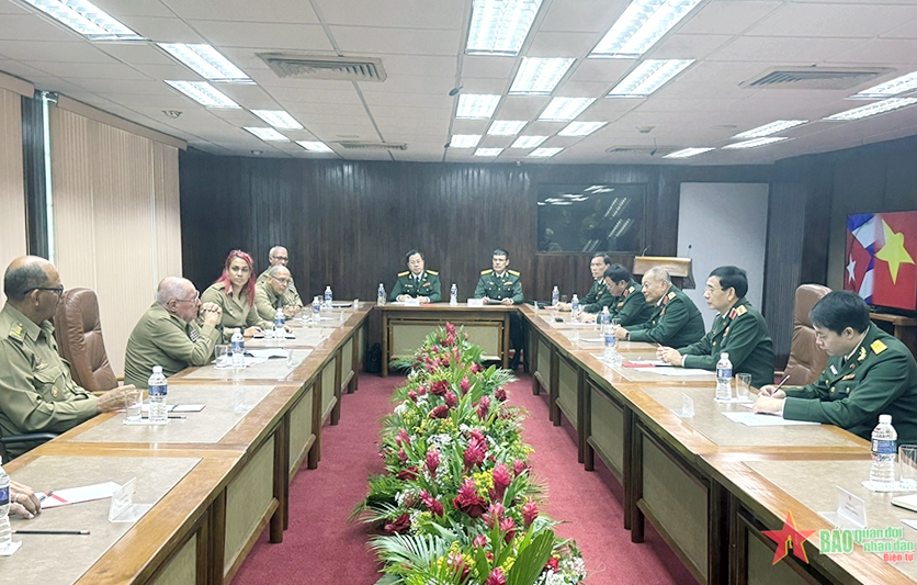 Đại tướng Phan Văn Giang hội đàm với Bộ trưởng Bộ các Lực lượng vũ trang cách mạng Cuba
