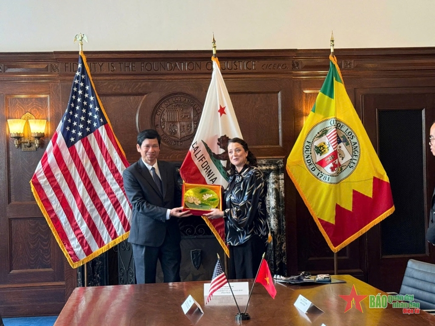 Kết nối phát triển du lịch, điện ảnh với thành phố Los Angeles