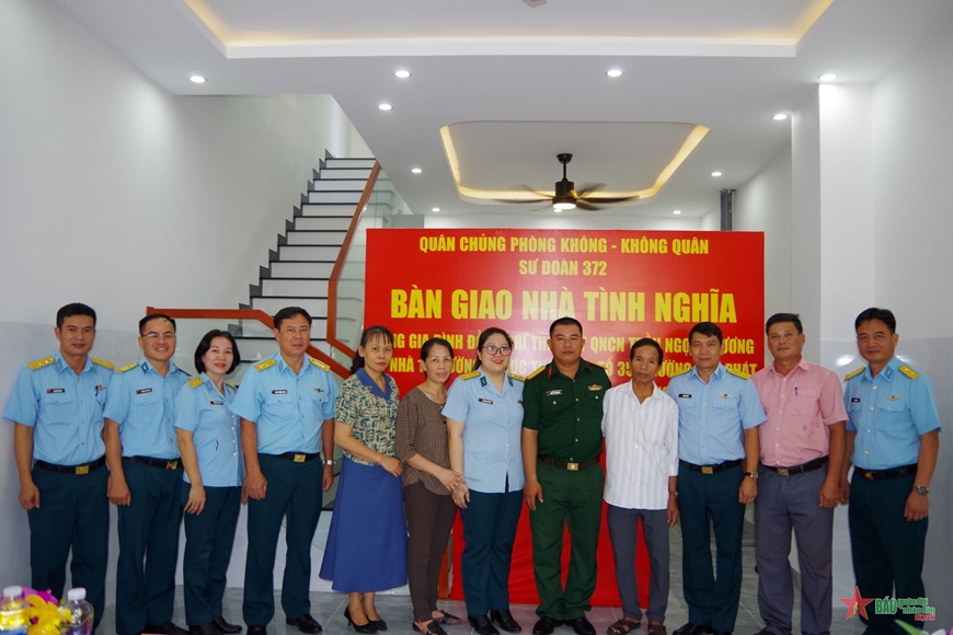 Sư đoàn 372 khánh thành và bàn giao “Nhà tình nghĩa”