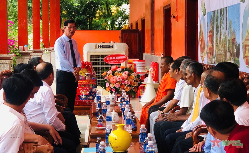 Lãnh đạo tỉnh An Giang thăm, chúc mừng Lễ Sene Dolta của đồng bào dân tộc Khmer