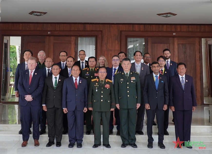 Đại tướng Chansamone Chanyalath, Phó thủ tướng, Bộ trưởng Bộ Quốc phòng Lào tiếp các trưởng đoàn ADSOM+