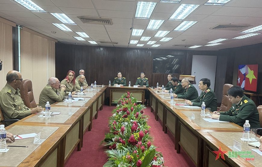 Đại tướng Phan Văn Giang hội đàm với Bộ trưởng Bộ các Lực lượng vũ trang cách mạng Cuba