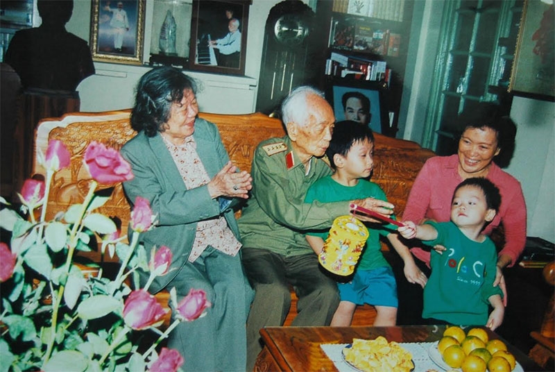 PGS Đặng Bích Hà, phu nhân Đại tướng Võ Nguyên Giáp qua ống kính của nghệ sĩ nhiếp ảnh Trần Hồng