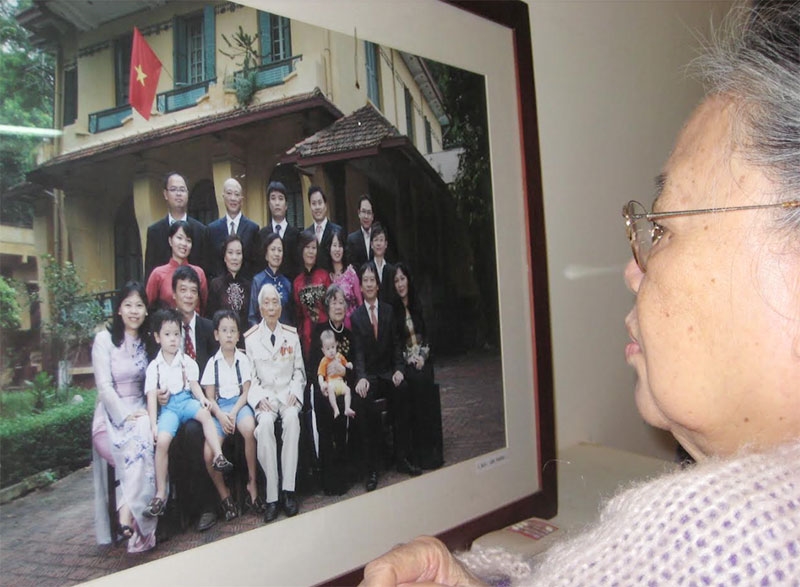 PGS Đặng Bích Hà, phu nhân Đại tướng Võ Nguyên Giáp qua ống kính của nghệ sĩ nhiếp ảnh Trần Hồng
