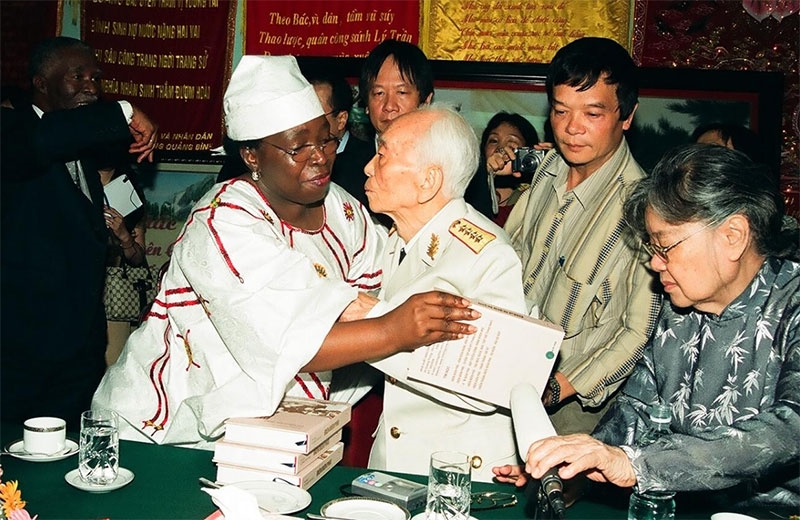 PGS Đặng Bích Hà, phu nhân Đại tướng Võ Nguyên Giáp qua ống kính của nghệ sĩ nhiếp ảnh Trần Hồng