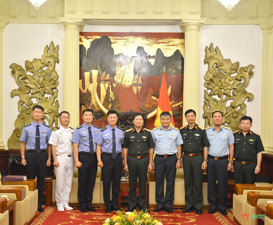 Thượng tướng Nguyễn Tân Cương tiếp Tham mưu trưởng Không quân Hàn Quốc