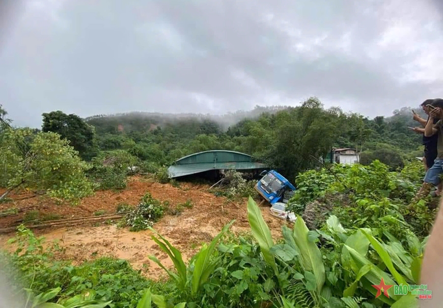 Hà Giang: Mưa lớn, sạt lở khiến 3 người thương vong, mất tích, vùi lấp nhiều nhà dân và phương tiện