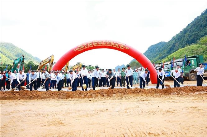 Thủ tướng Phạm Minh Chính dự khởi công cao tốc Hòa Bình – Mộc Châu