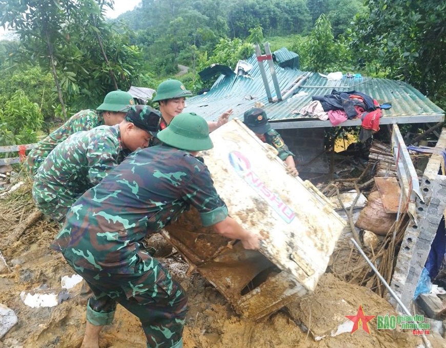 Hà Giang: Mưa lớn, sạt lở khiến 3 người thương vong, mất tích, vùi lấp nhiều nhà dân và phương tiện