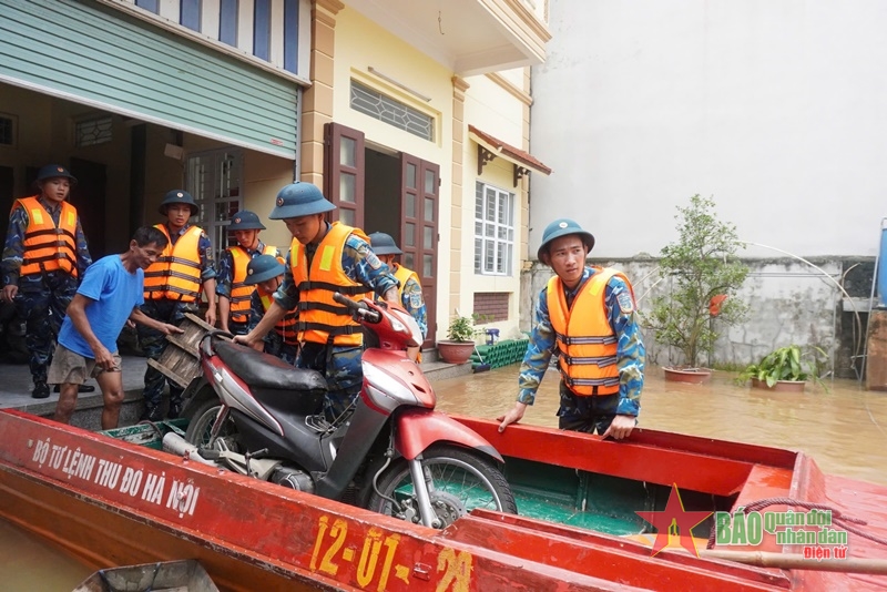 Thắm tình quân dân trong nguy nan, gian khó