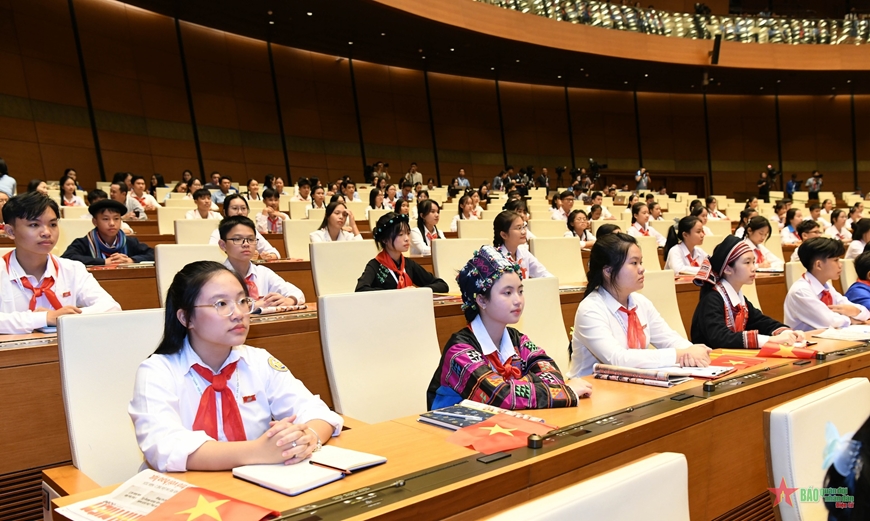 Chủ tịch Quốc hội Trần Thanh Mẫn: Nâng cao hơn nữa tinh thần trách nhiệm, dành sự thương yêu và chăm lo chu đáo nhất cho trẻ em
