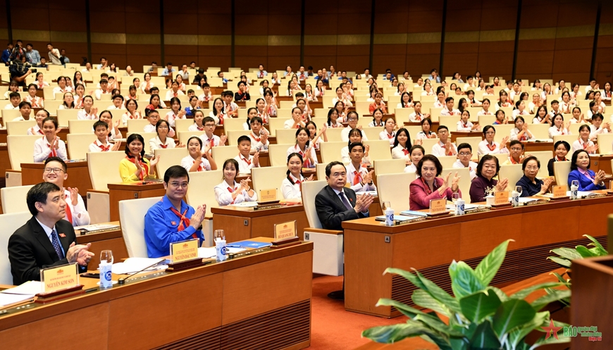 Chủ tịch Quốc hội Trần Thanh Mẫn: Nâng cao hơn nữa tinh thần trách nhiệm, dành sự thương yêu và chăm lo chu đáo nhất cho trẻ em