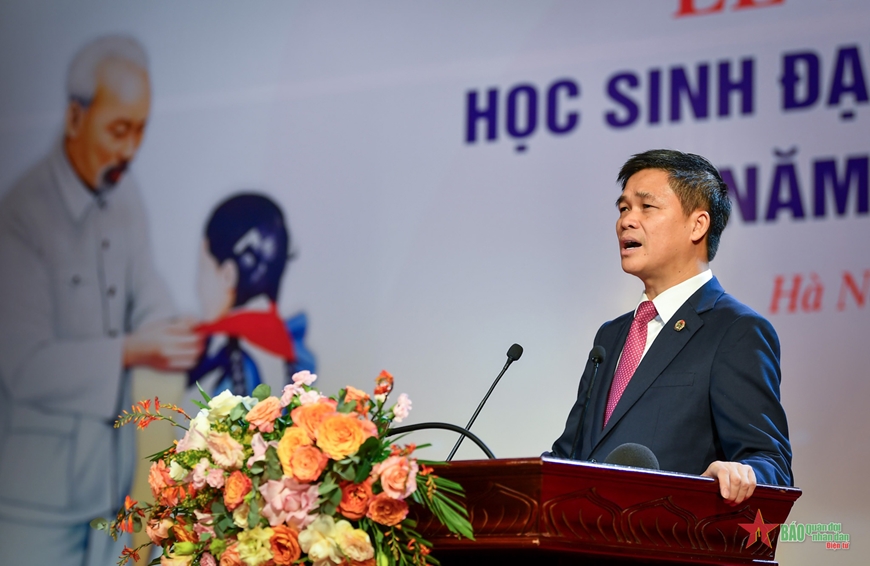 Công đoàn viên chức Việt Nam tuyên dương học sinh đạt giải quốc gia, quốc tế năm 2023-2024