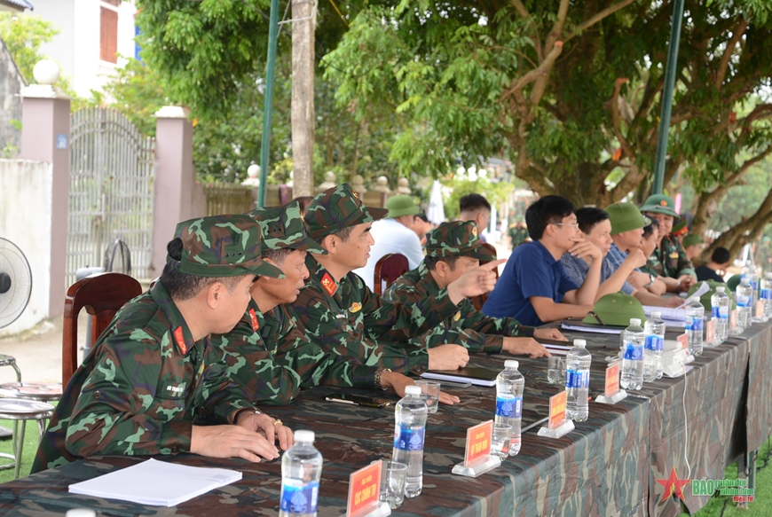 Bộ đội Công binh hoàn thành cầu phao tạm thay thế cầu Phong Châu (Phú Thọ)