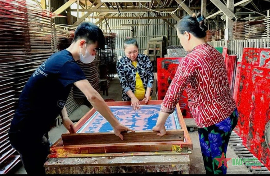 Về An Giang xem nghề tranh vẽ kính