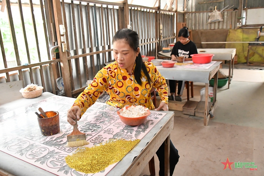 Về An Giang xem nghề tranh vẽ kính
