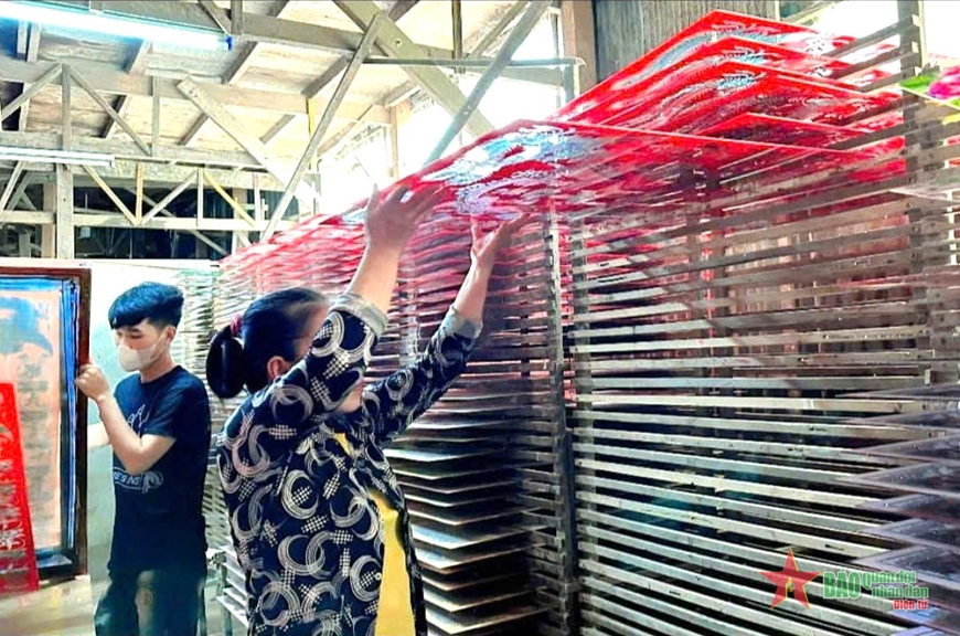 Về An Giang xem nghề tranh vẽ kính