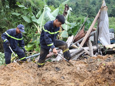 View - 	Tập trung tìm kiếm người mất tích trong vụ sạt lở đất ở Hà Giang