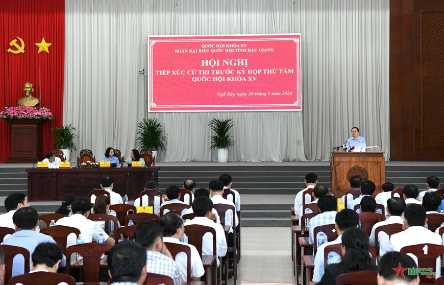Chủ tịch Quốc hội Trần Thanh Mẫn tiếp xúc cử tri tỉnh Hậu Giang