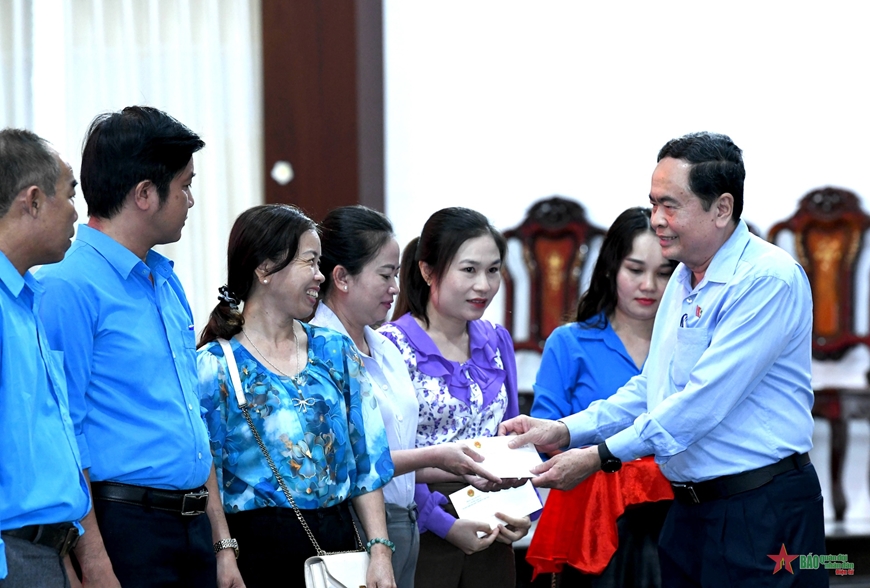 Tiếp tục đổi mới tư duy xây dựng pháp luật, trên tinh thần việc gì có lợi cho dân thì phải làm
