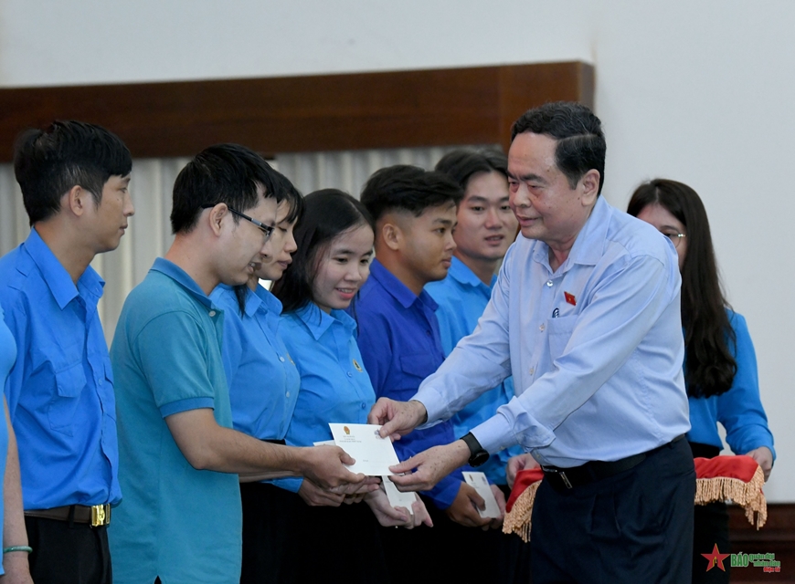 Chủ tịch Quốc hội Trần Thanh Mẫn tiếp xúc cử tri tỉnh Hậu Giang