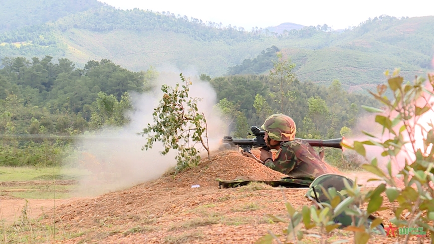 Trung đoàn 50 diễn tập chiến thuật vòng tổng hợp có bắn đạn thật cấp Đại đội bộ binh