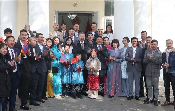 Tổng Bí thư, Chủ tịch nước Tô Lâm thăm Đại sứ quán Việt Nam và gặp gỡ cộng đồng người Việt tại Mông Cổ