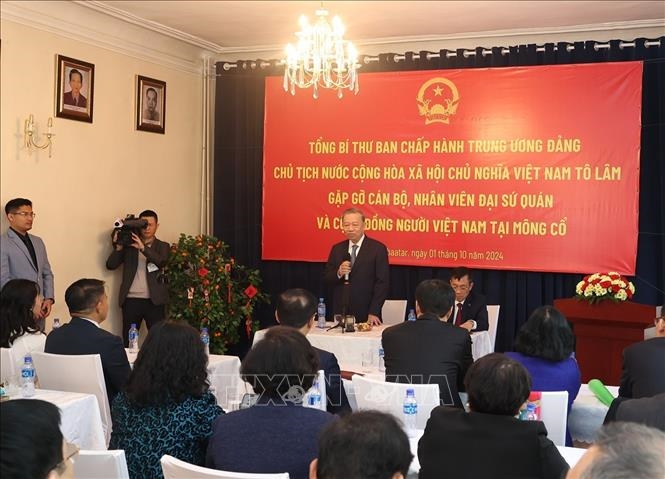Tổng Bí thư, Chủ tịch nước Tô Lâm thăm Đại sứ quán Việt Nam và gặp gỡ cộng đồng người Việt tại Mông Cổ