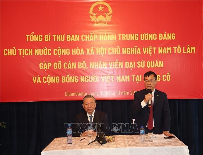 Tổng Bí thư, Chủ tịch nước Tô Lâm thăm Đại sứ quán Việt Nam và gặp gỡ cộng đồng người Việt tại Mông Cổ