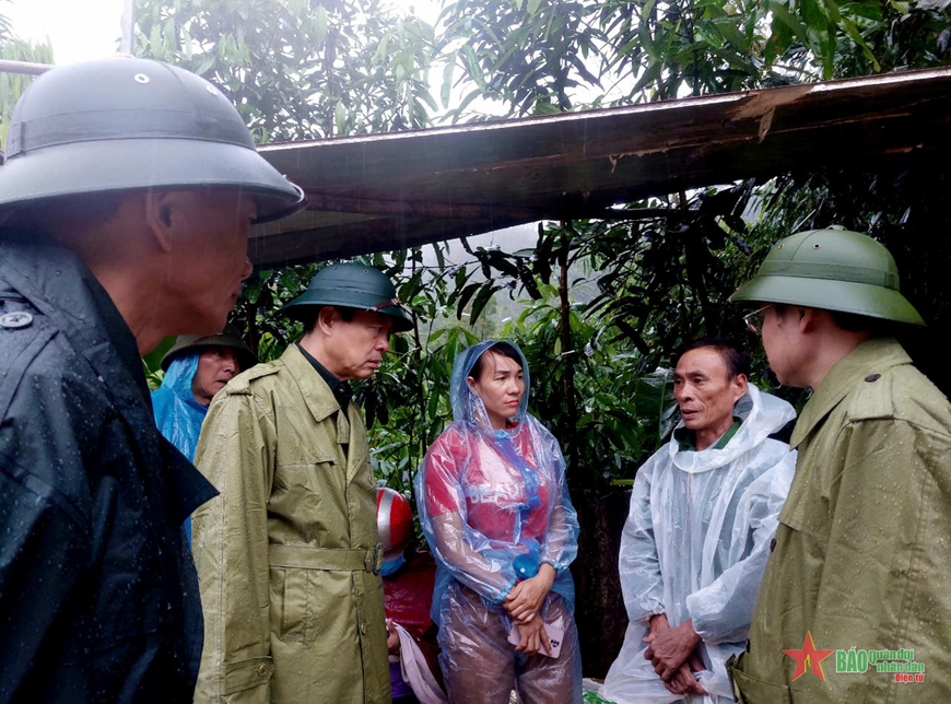 Chủ tịch UBND tỉnh Hà Giang trực tiếp chỉ đạo tìm kiếm nạn nhân vụ sạt lở đất tại huyện Bắc Quang