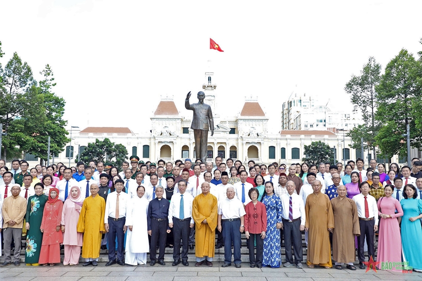 Mặt trận Tổ quốc Việt Nam TP Hồ Chí Minh dâng hương Chủ tịch Hồ Chí Minh, Chủ tịch Tôn Đức Thắng
