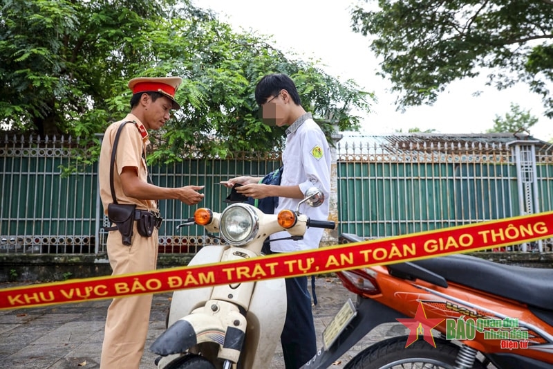 Hà Nội: Chính thức ra quân đợt cao điểm xử lý học sinh vi phạm giao thông