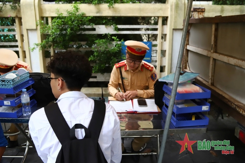 Hà Nội: Chính thức ra quân đợt cao điểm xử lý học sinh vi phạm giao thông