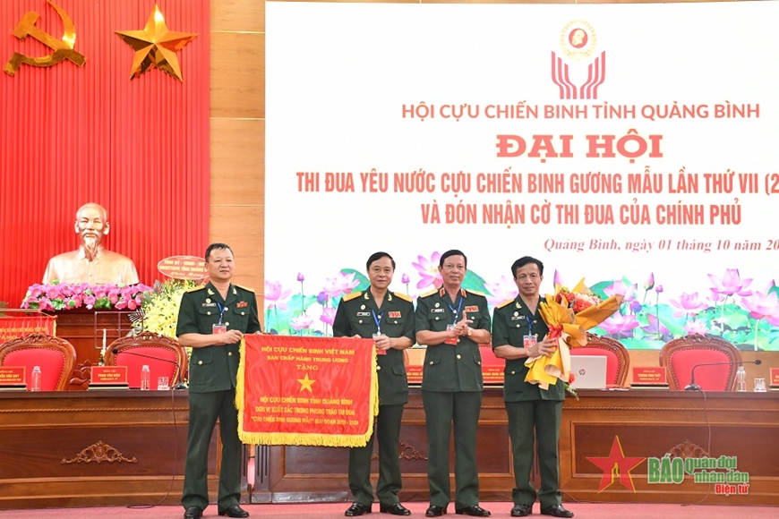 Hội Cựu chiến binh tỉnh Quảng Bình đón nhận Cờ thi đua của Chính phủ