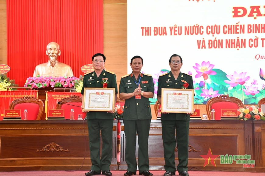 Hội Cựu chiến binh tỉnh Quảng Bình đón nhận Cờ thi đua của Chính phủ