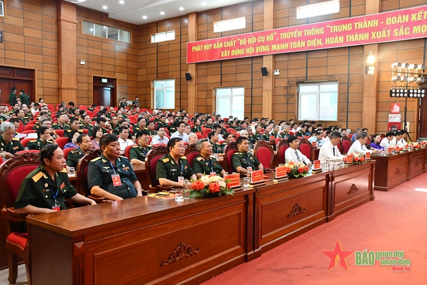 Hội Cựu chiến binh tỉnh Quảng Bình đón nhận Cờ thi đua của Chính phủ