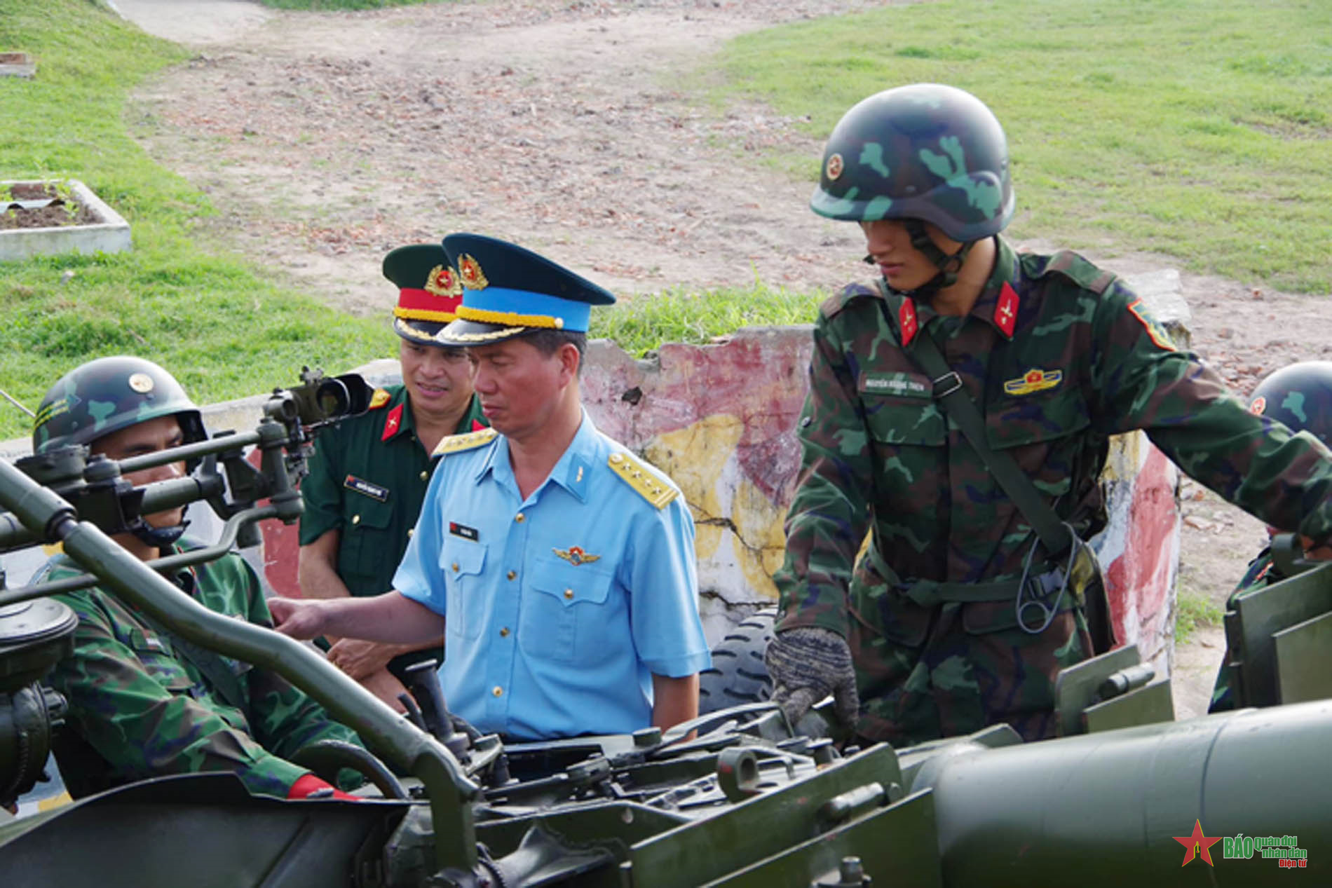 Cục Phòng không Lục quân kiểm tra tại Lữ đoàn Phòng không 77