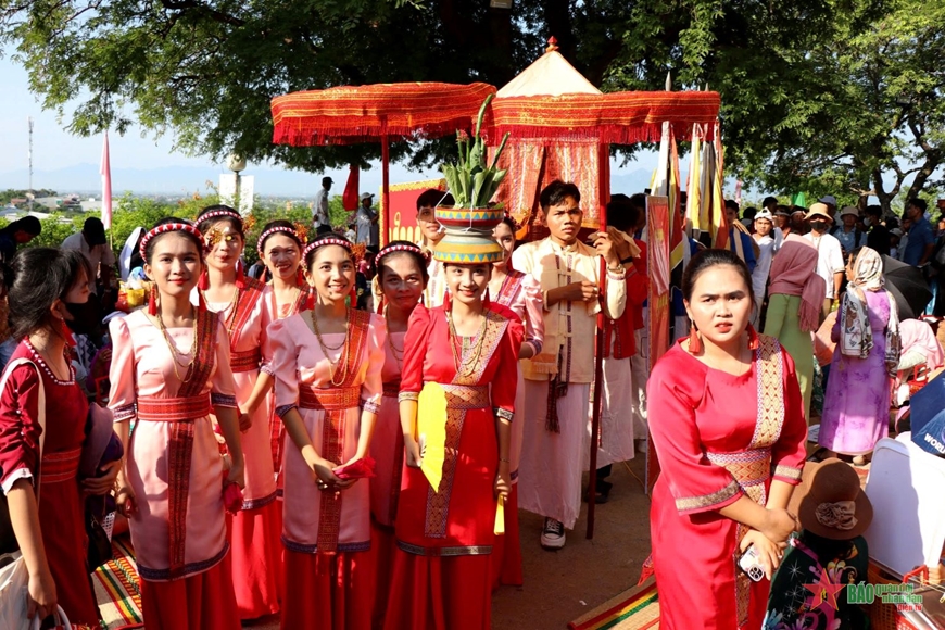 Ninh Thuận rực rỡ sắc màu Lễ hội Katê 2024