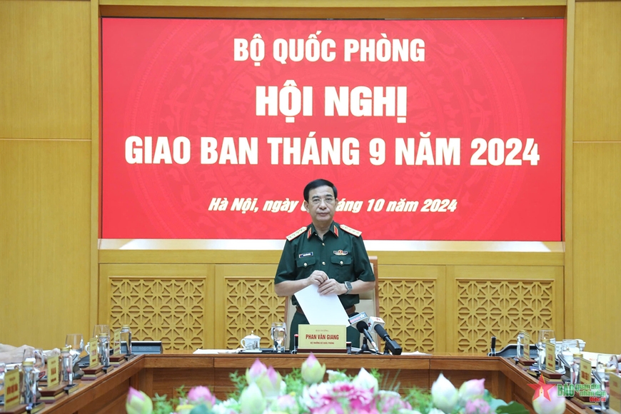 Quân đội nghiên cứu sử dụng phà quân sự phục vụ người dân lưu thông tại khu vực cầu Phong Châu (Phú Thọ)