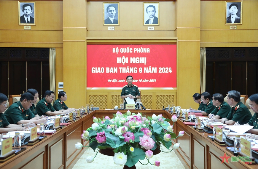 Quân đội nghiên cứu sử dụng phà quân sự phục vụ người dân lưu thông tại khu vực cầu Phong Châu (Phú Thọ)