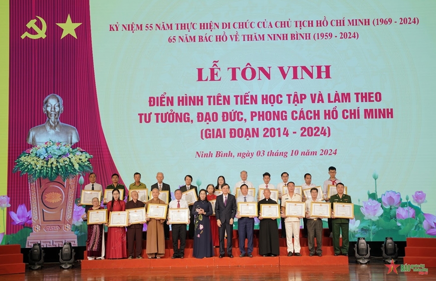 Ninh Bình tôn vinh 65 tập thể, cá nhân điển hình tiên tiến trong học tập, làm theo tư tưởng, đạo đức, phong cách Hồ Chí Minh